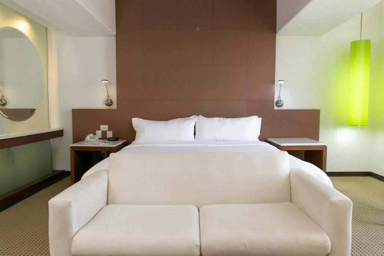 Hotel & Suites Bel Air Business Саламанка Екстериор снимка