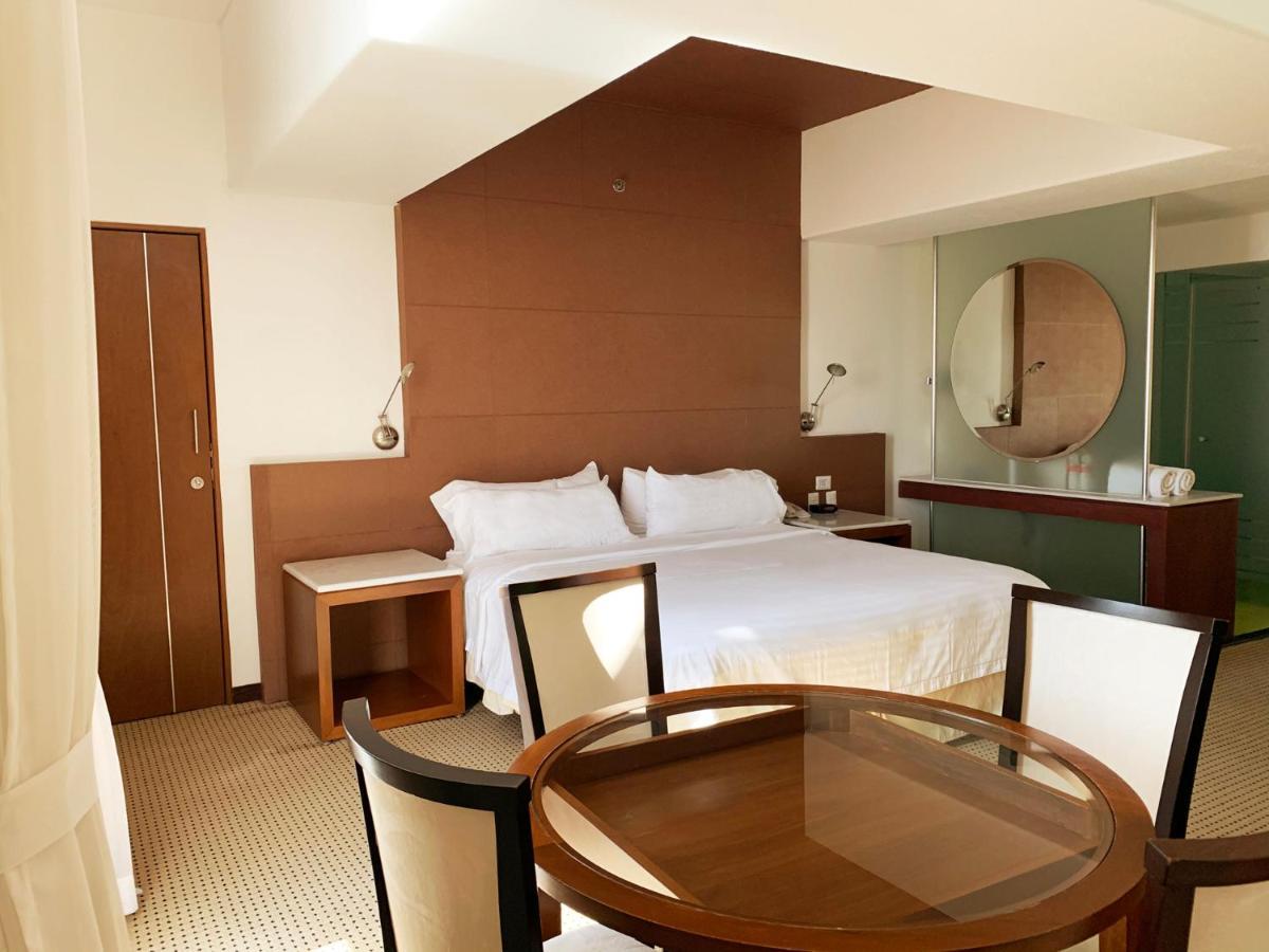 Hotel & Suites Bel Air Business Саламанка Екстериор снимка